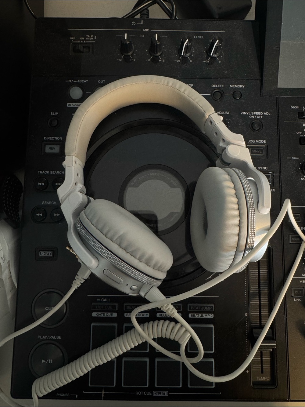 HDJ-CUE1BT Pioneer DJ White Over-Ear Wired Headphones